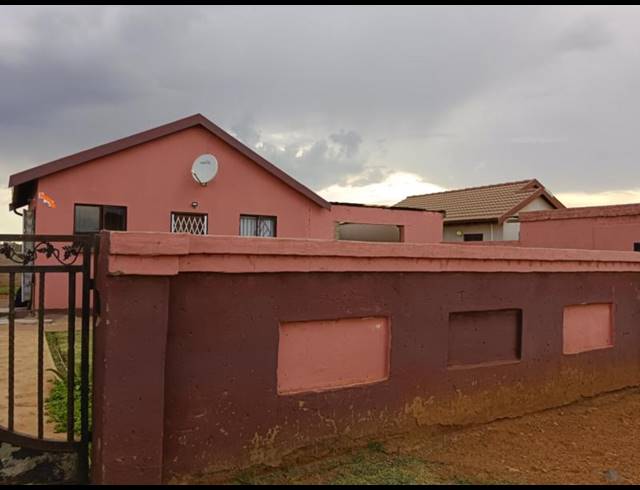 2 BEDROOM HOUSE FOR SALE IN LAKESIDE